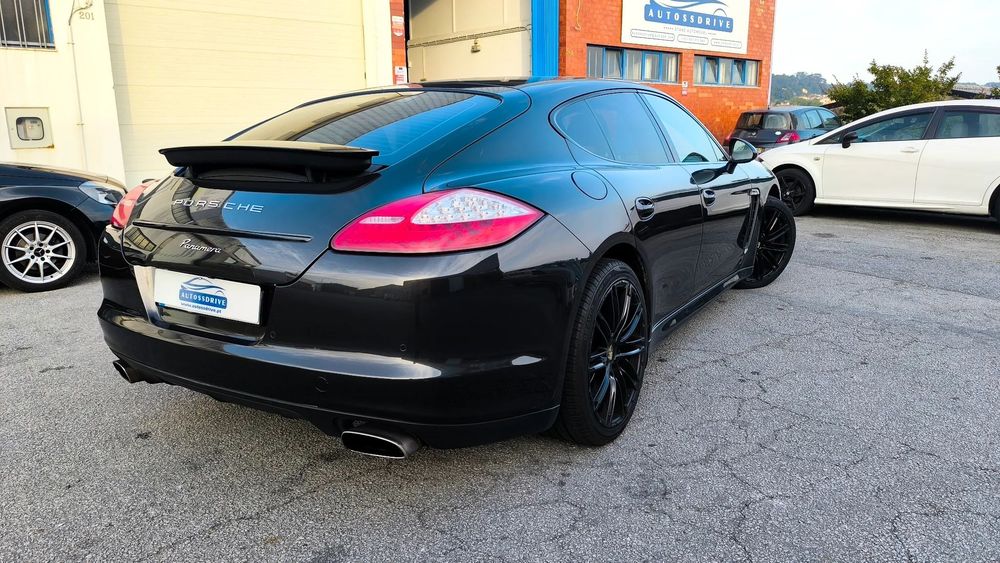 Porsche Panamera 4 Platinum Edition PDK