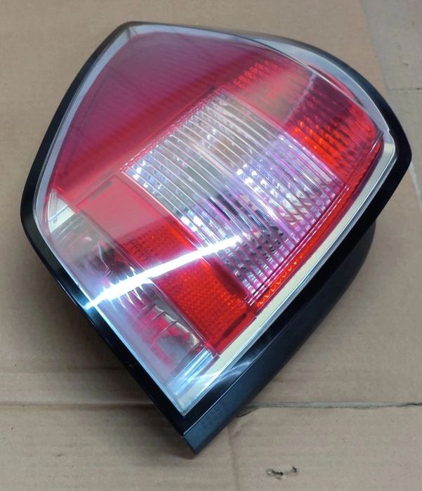 astra h lampa tylna tył prawa eu stan bdb lift kombi opel ~~