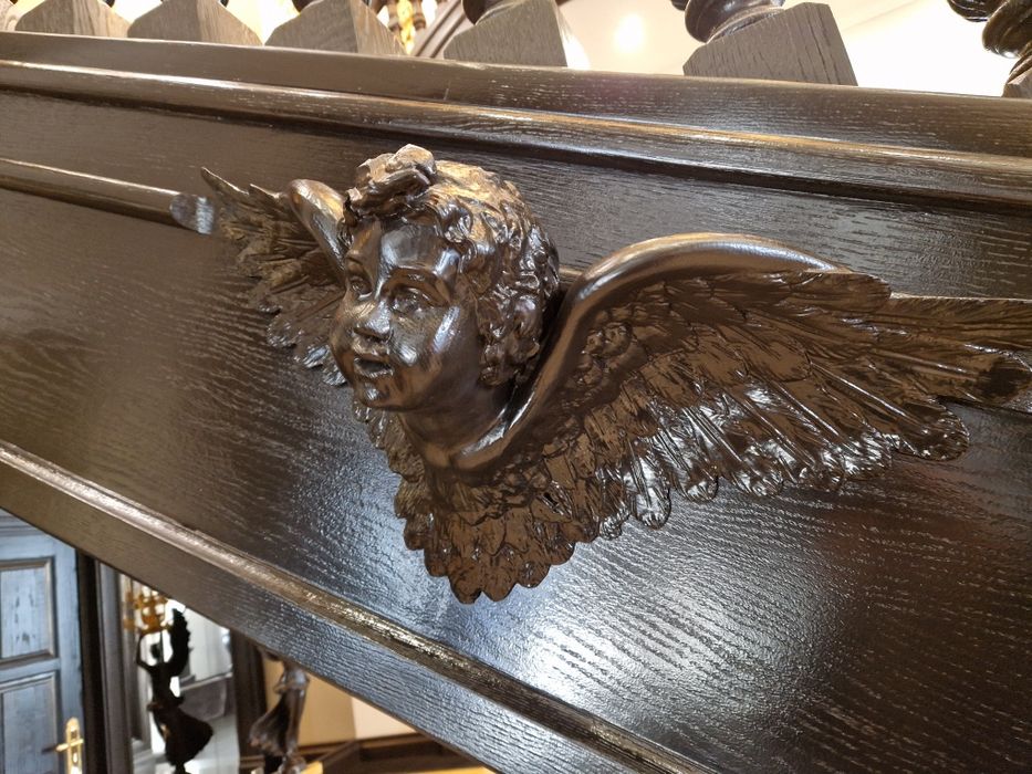 Кіоти та рами з різьбою