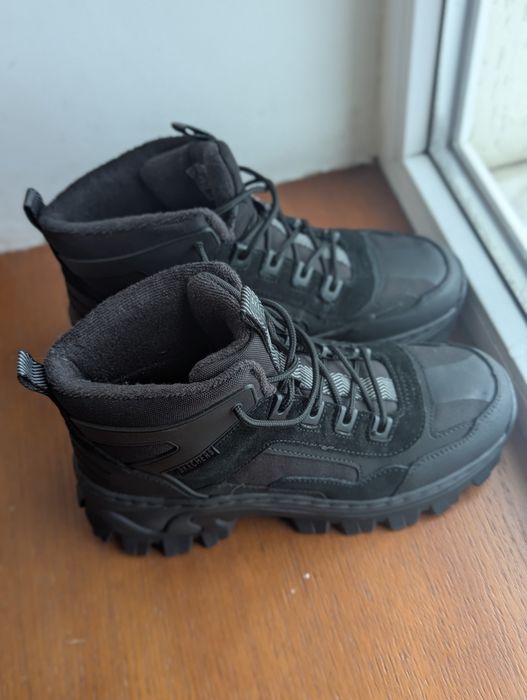 Зимові черевики Skechers нові 25.5 см