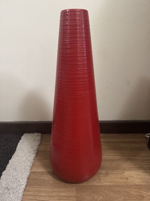 Peça decorativa vermelha