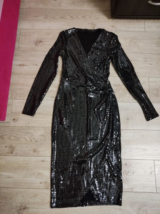 Красивое женское платье