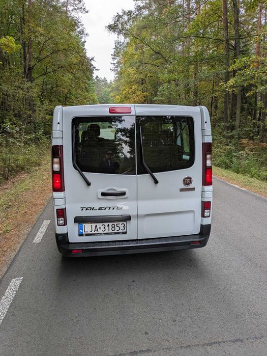 Wypożycz wynajem busa Fiat Talento 9-osób - Trafic Vivaro