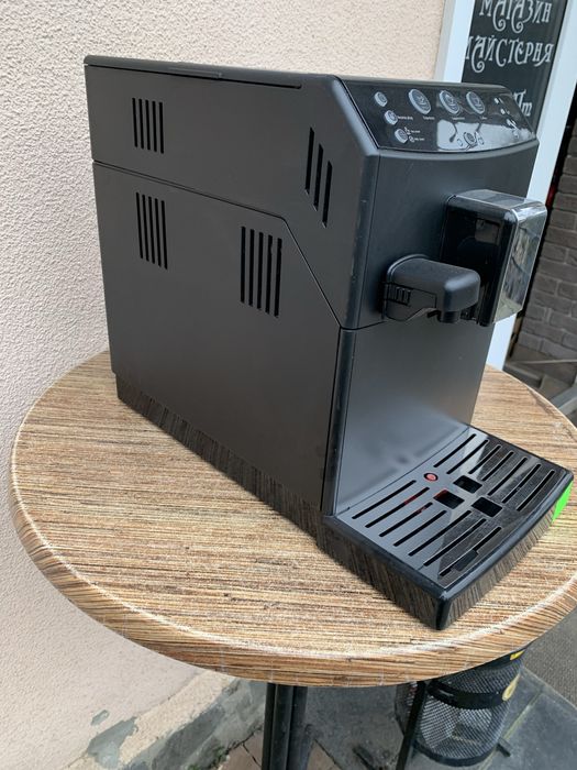 Кофемашшина Saeco Philips HD8762