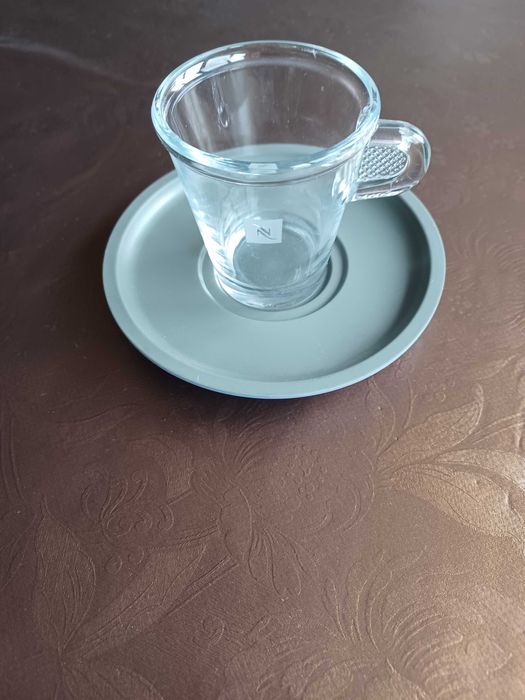 Chávenas de café e pires vários da NESPRESSO