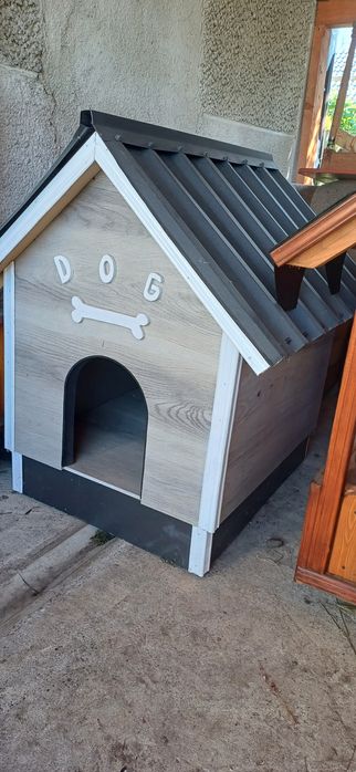 Будка з дерева для собак