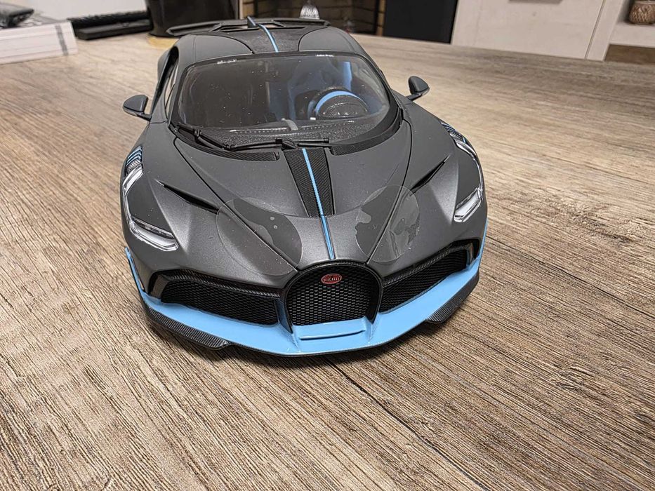Bugatti Divo 1:18 Burago