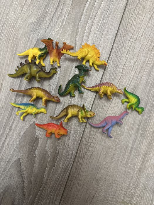 Динозаври, іграшки.