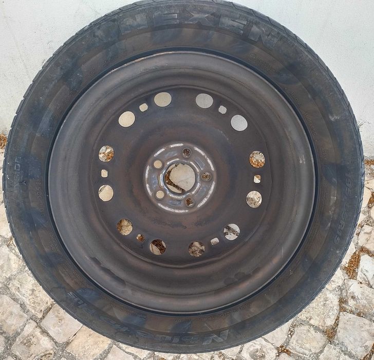 Jante com pneu, ideal para pneu de reserva