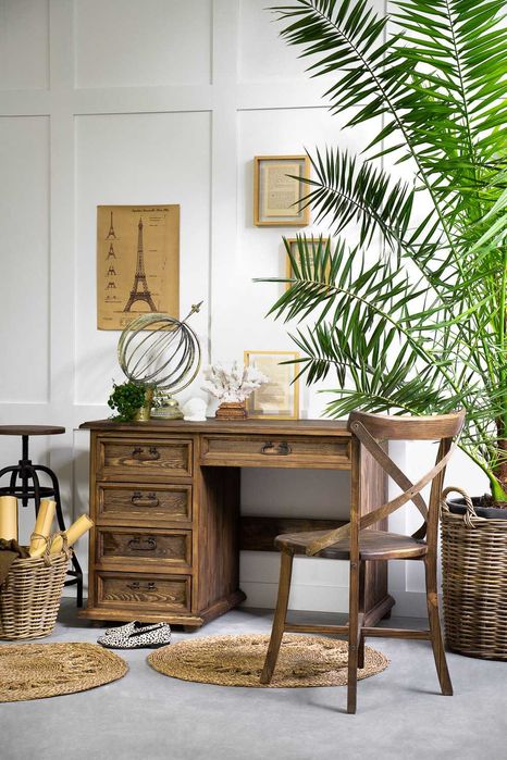 Rustykalne biurko drewniane do gabinetu z szufladami