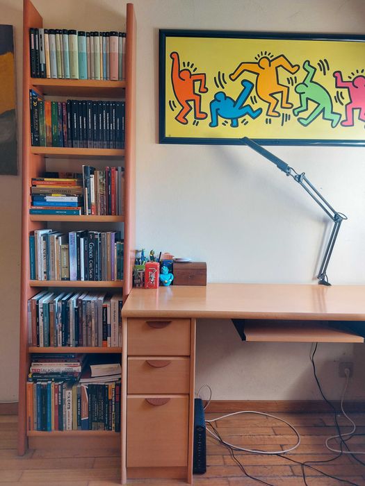 Estante e Secretária com móvel gavetas -  Madeira Cerejeira