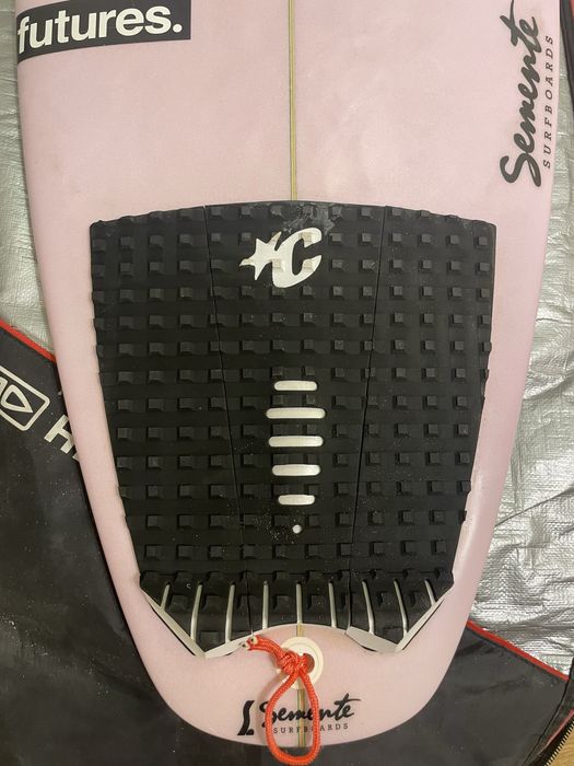 Prancha de surf 5’8 equipada