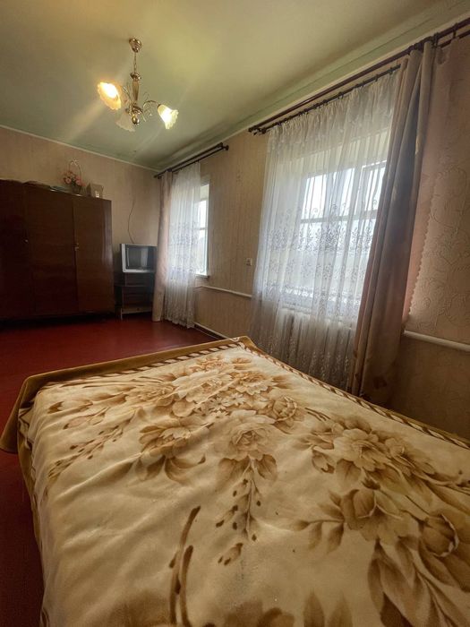 3-Кімнатна квартира в місті Буринь , біля автовокзалу , з гаражем !