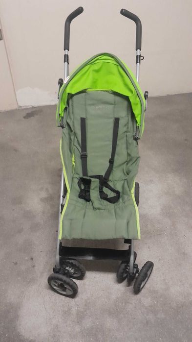 Carrinho de passeio de bebé