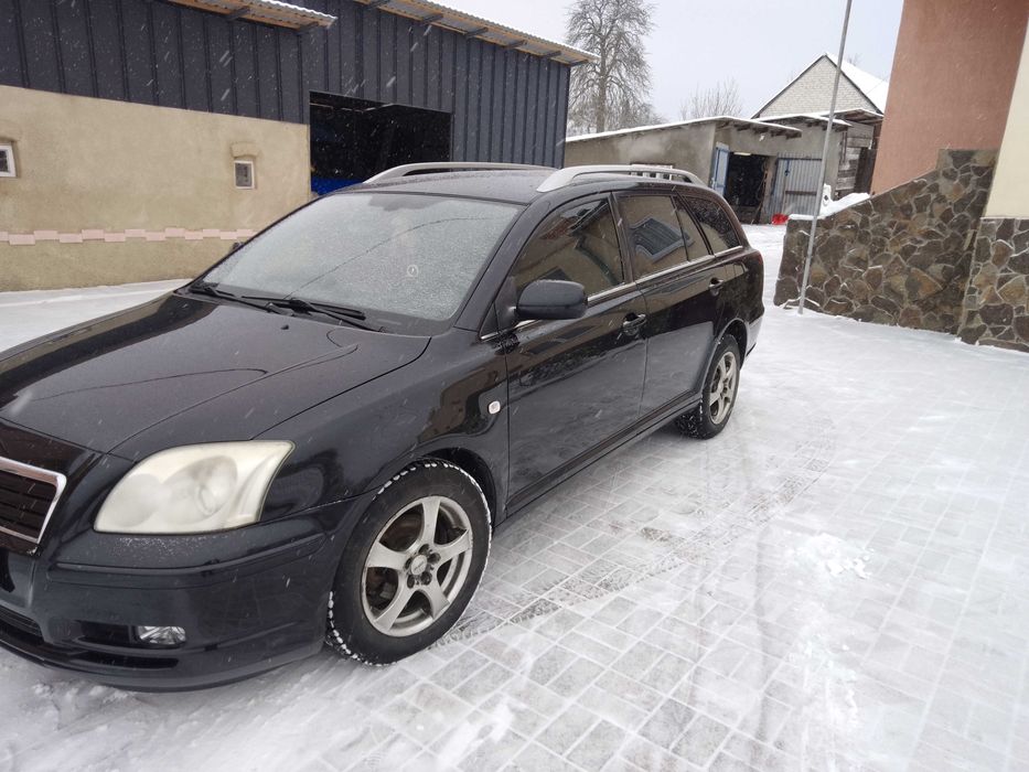 Тойота авенсіс 2005