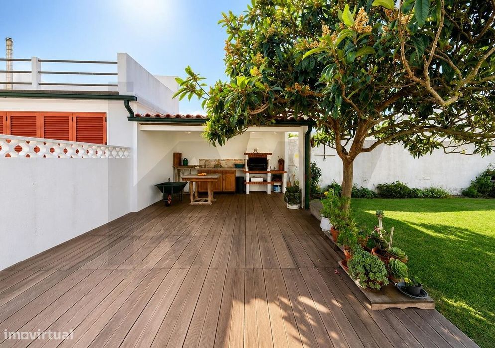 Figueira da Foz – Renovated T4 Detached House with Garden and Double Garage