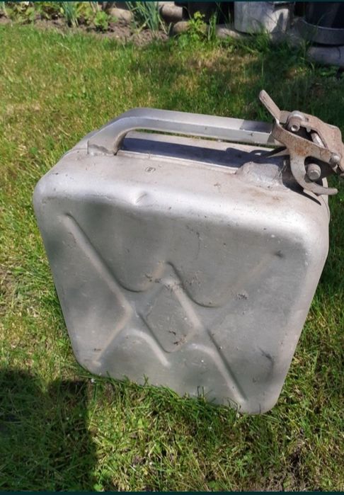 Kanister aluminiowy 20 L i Bańki na paliwo O różnych pojemnościach