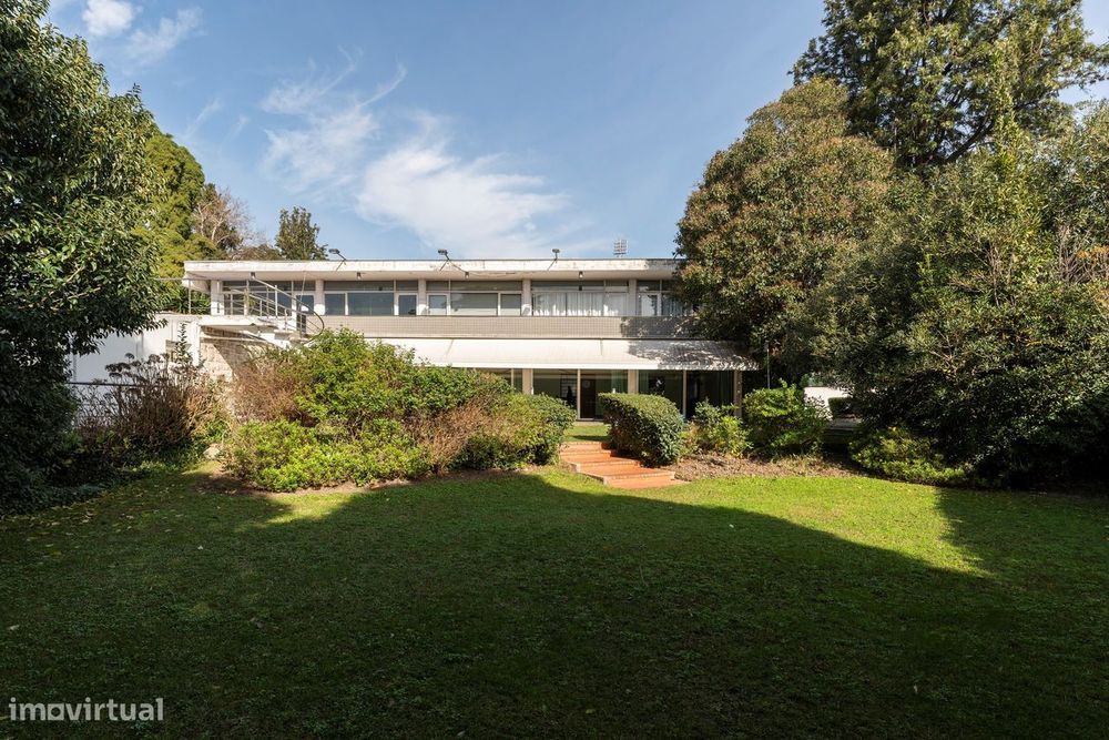 Para Venda |Por Recuperar - Moradia T5+2 | Restelo