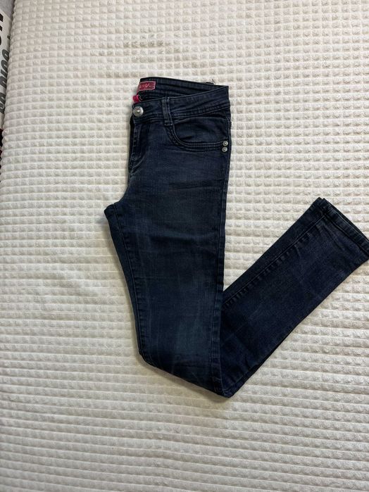 ciemne jeansy skinny denim
