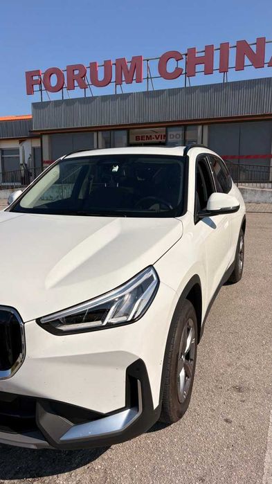 BMW X1 sDrive18i automático 2025 com 7.400 km — photo 2