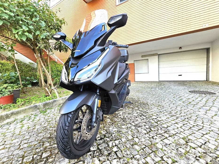 Honda Forza 125 de 2024 com Top Case com apenas 4.680 kms e com garantia da marca