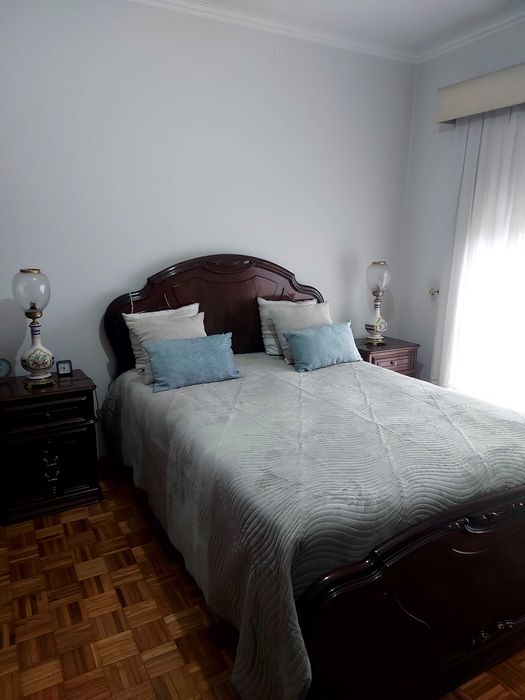 Quarto de Casal com roupeiro