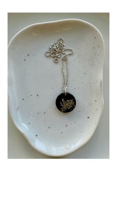 Zawieszka „fleur atomique” biżuteria handmade żywica srebro