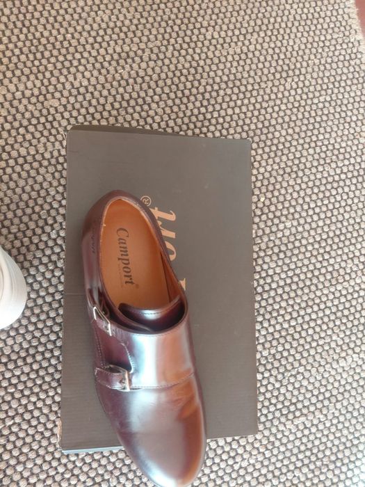 Sapatos  novos em caixa