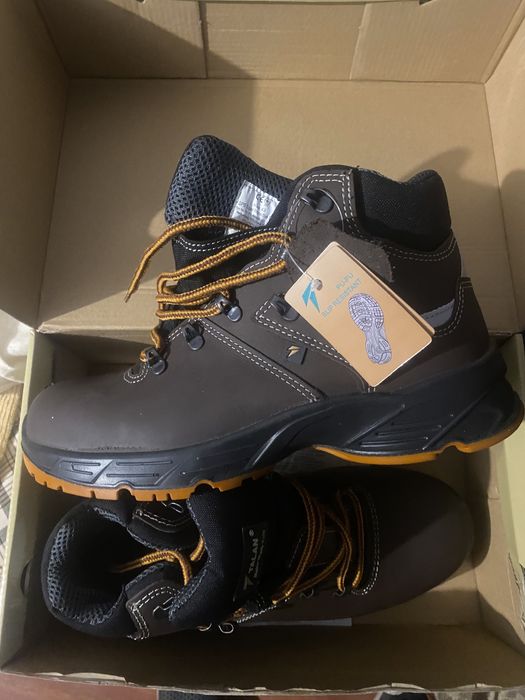 Продам новые Ботинки Talan