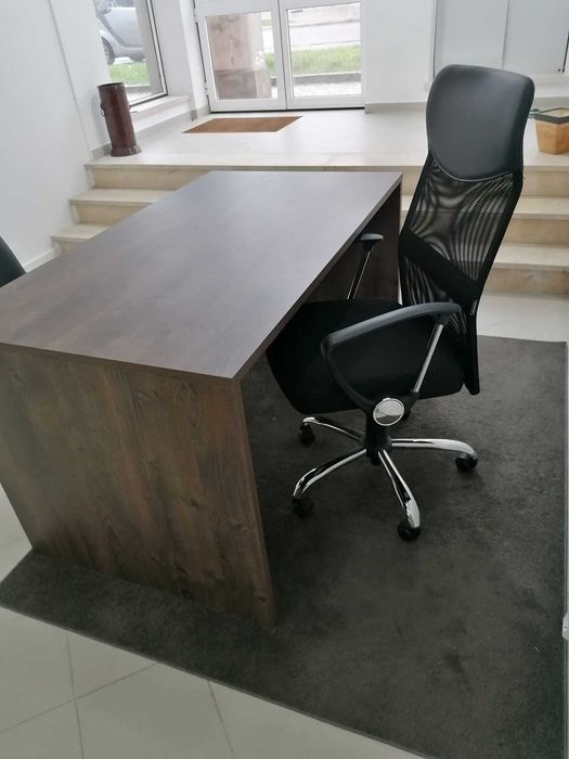 Secretaria em castanho escuro