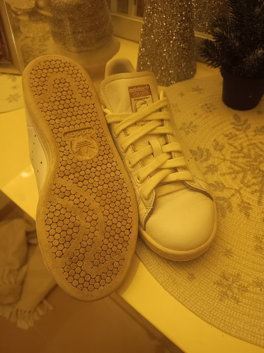 Adidasy białe ze złotymi dodatkami