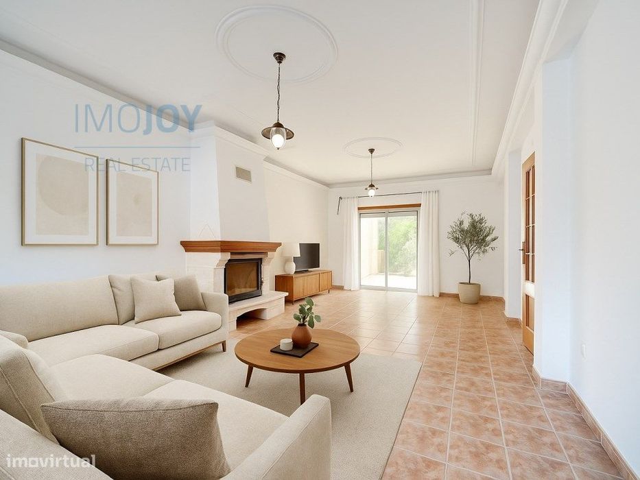 Moradia T5 com Garagem em Corroios