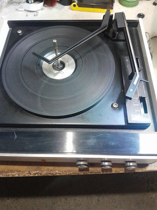 Gira-Discos com amplificador e colunas Fidelity UA4 de 1971