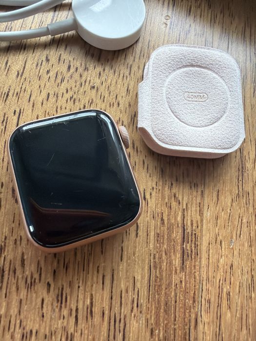 Apple Watch series 5 Gold Aluminium 40 mm