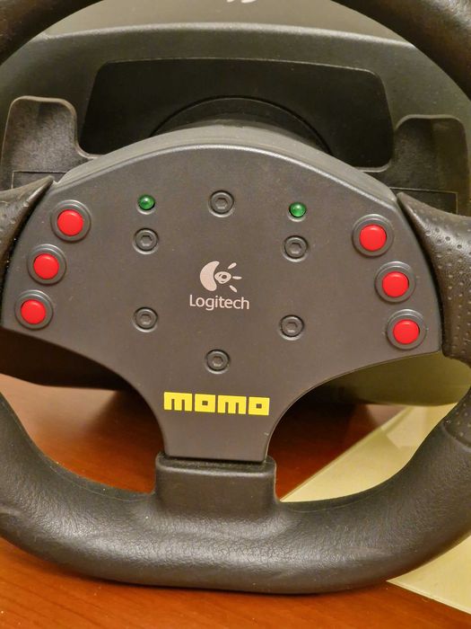Volante Logitech Momo Racing432526536937328641