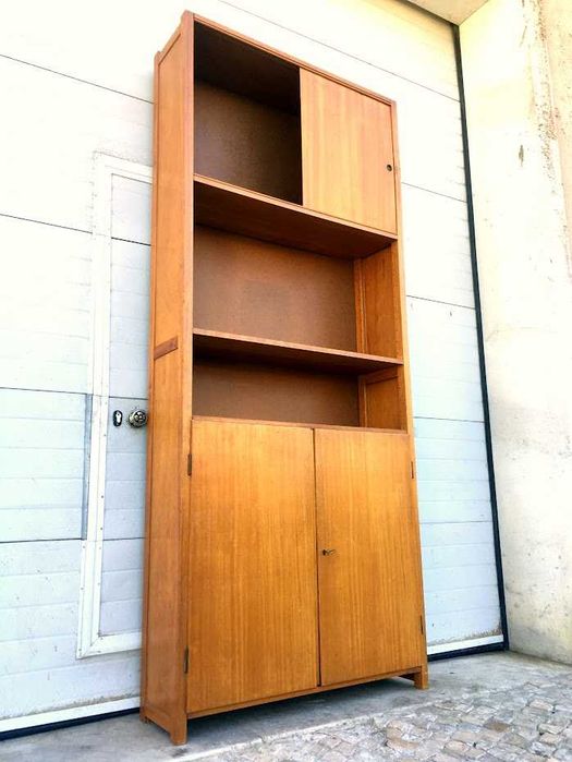 armário vintage +103comp X 30prof X 248alt.