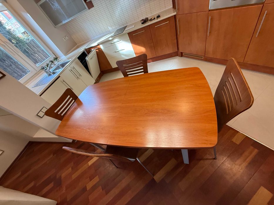 Stół regulowany do jadalni z kompletem 6-krzeseł