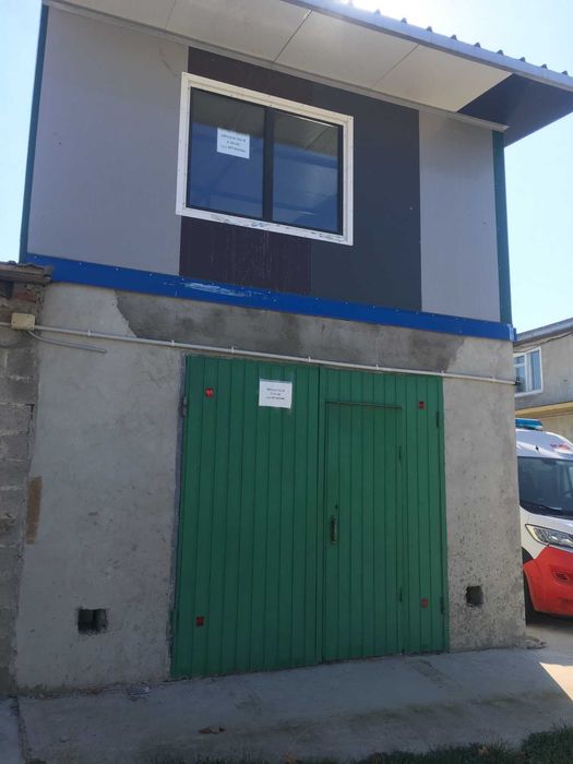 Гараж двоповерховий