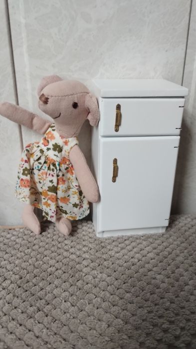 Miniatura lodówka drewniana Mailleg lub innych małych lalek