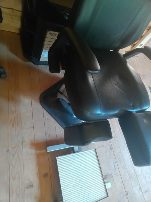 Крісло для педикюру та манікюру