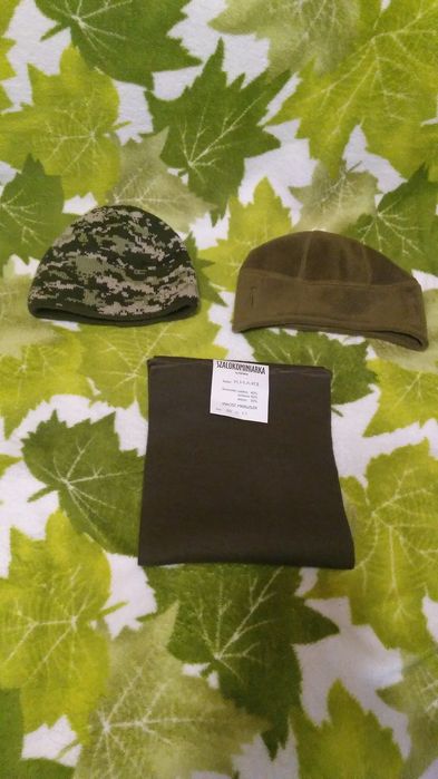 Зимняя шапка, подшлемник, шарф.