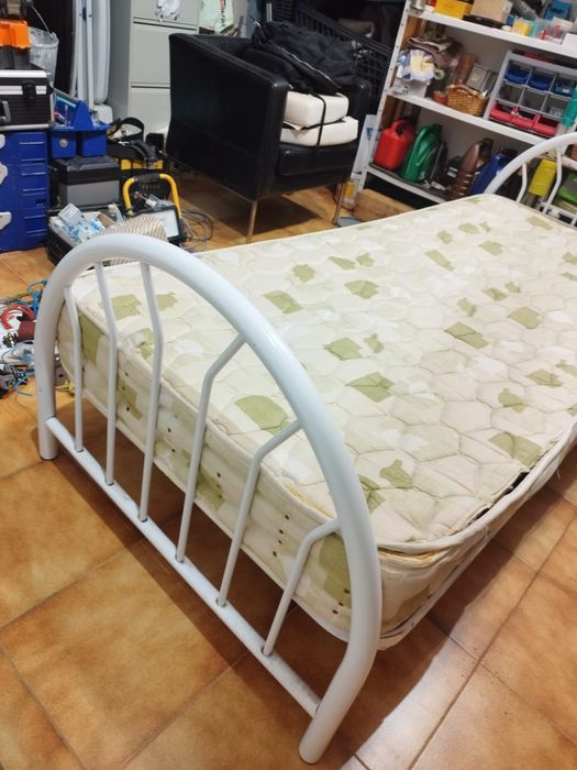 Vendo cama com colchão