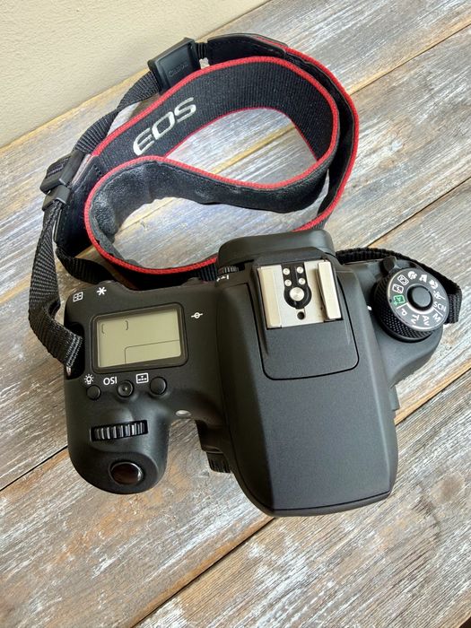 Canon  EOS 760D Body