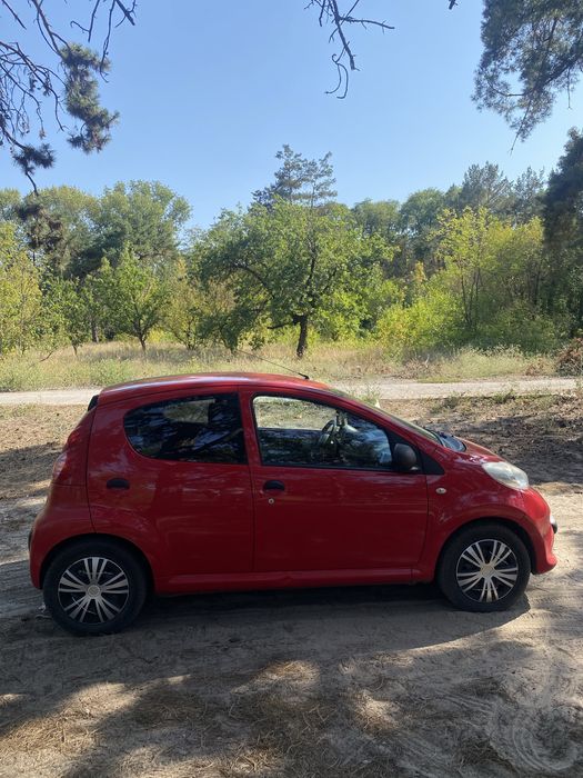 Продам Peugeot 107 (4,5л /100 км)