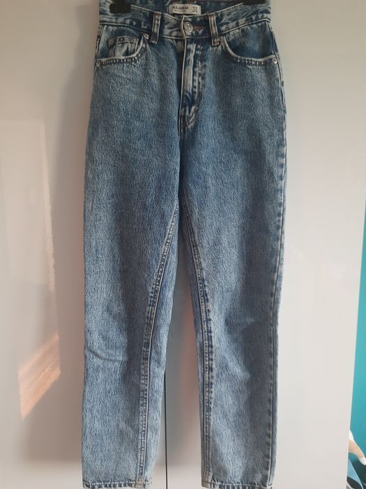 Modne jeansy z wysokim stanem Pull&Bear