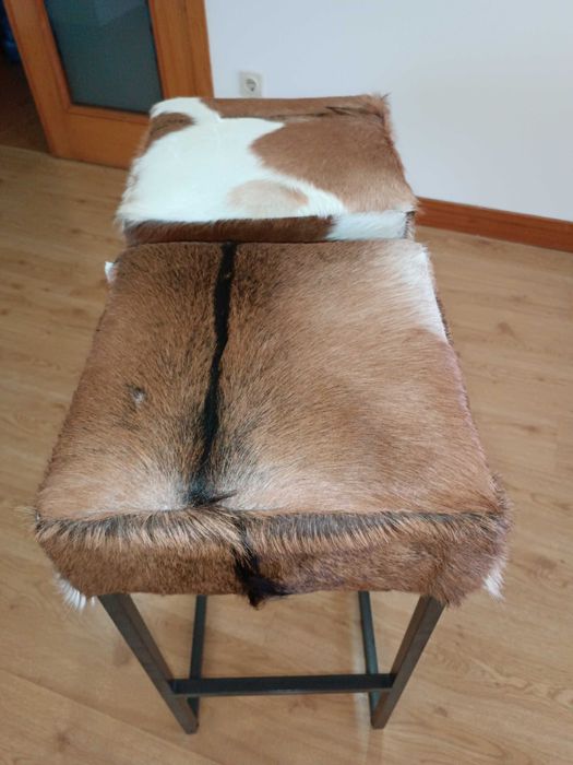 Bancos de Bar 200€/2 em vez 518€, marca KARE