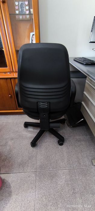Computador+tela+secretária+cadeira+móvel de apoio446928332427765762