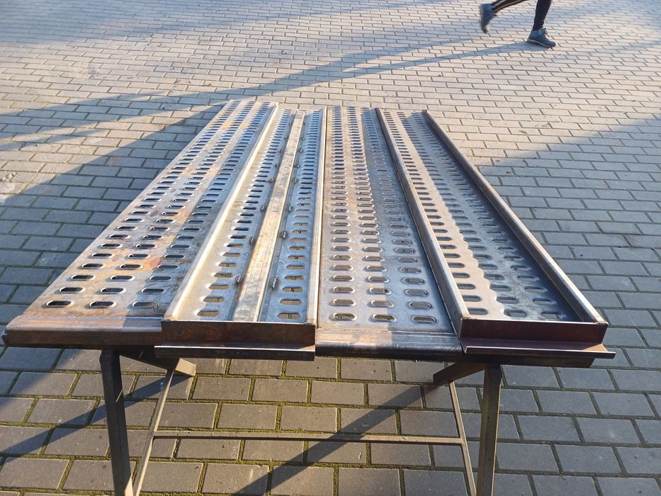 Njazdy podjazdy stalowe loch 2mb Producent