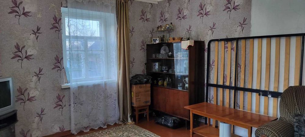 Пропонуємо окремий будинок з усіма комунікаціями та банею