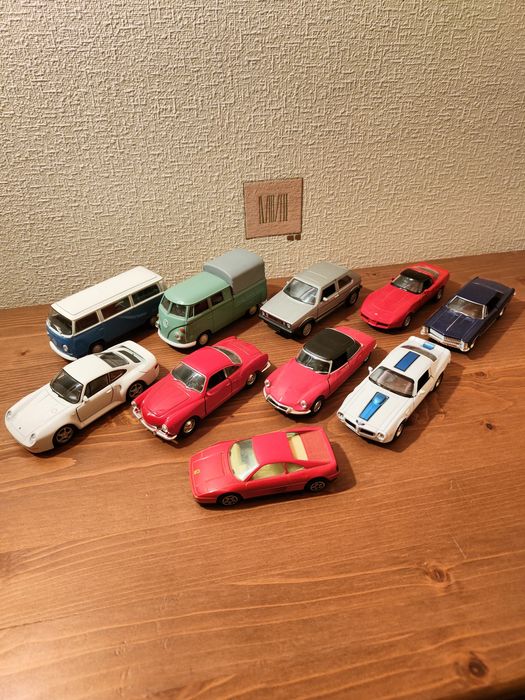 Modele aut 1:34 Welly 10szt.